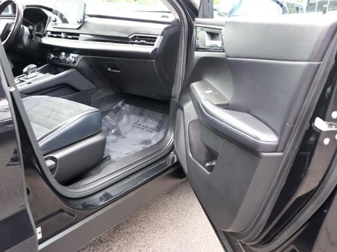 Used 2024 Mitsubishi Outlander FWD image 17