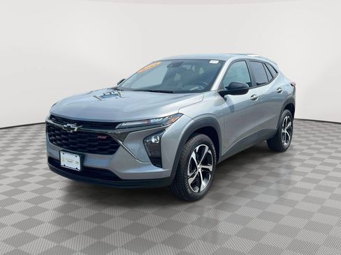 Used 2024 Chevrolet Trax RS w/ Driver Confidence Package FWD image 3