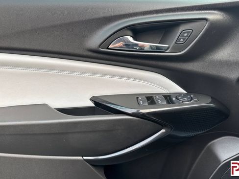Certified 2025 Chevrolet Trax LT FWD image 11