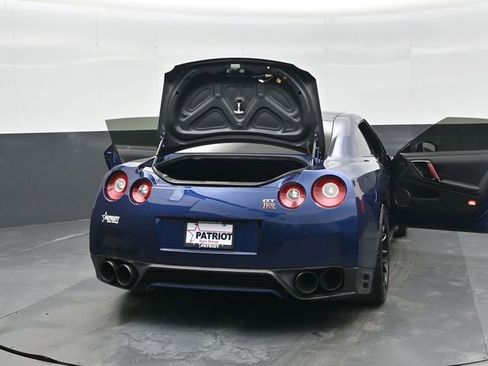 Used 2015 Nissan GT-R Black Edition image 47
