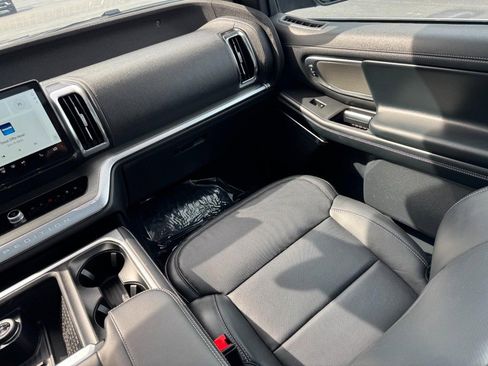 Used 2025 Ford Expedition Platinum AWD/4WD image 18