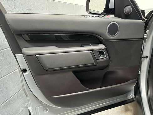 Used 2018 Land Rover Discovery SE AWD/4WD image 15