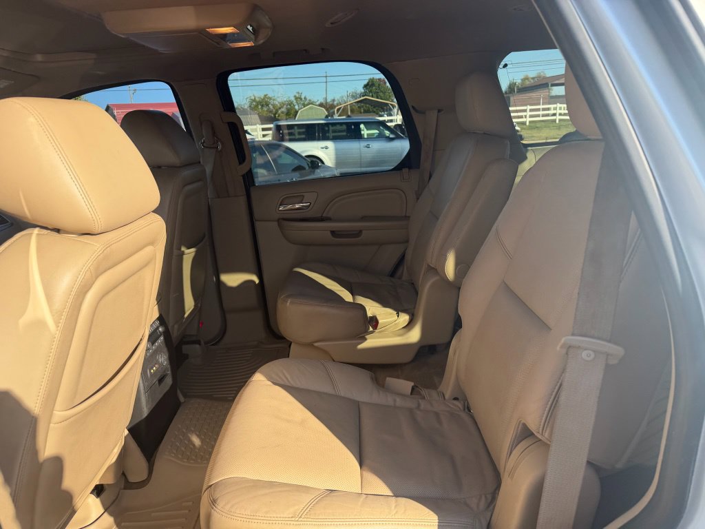 Used 2012 Cadillac Escalade Luxury AWD/4WD image 14
