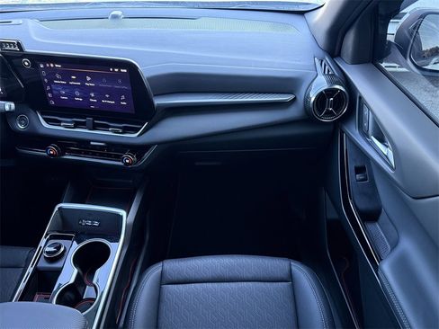 Used 2026 Chevrolet Equinox LT w/ Convenience Package II image 17