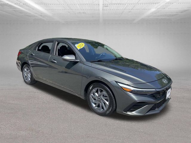 Used 2024 Hyundai Elantra SEL FWD image 4