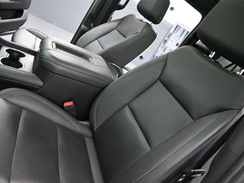 Used 2023 Chevrolet Suburban Z71 w/ Luxury Package image 9