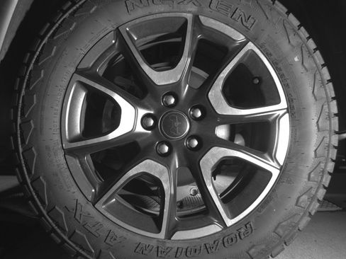 Used 2025 Jeep Compass Trailhawk image 14