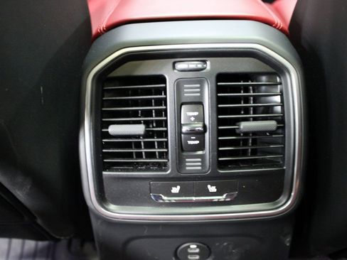 Certified 2025 Porsche Macan image 36