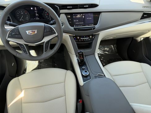 Certified 2024 Cadillac XT5 Premium Luxury w/ Technology Package FWD image 13