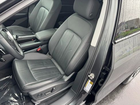 Used 2021 Audi e-tron Premium w/ Towing Package image 22