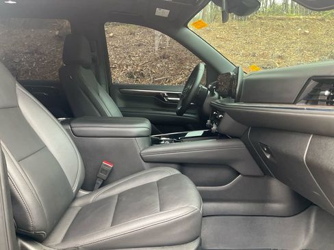 Used 2025 Chevrolet Tahoe Z71 w/ Comfort Package image 12