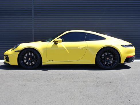 Used 2022 Porsche 911 Carrera 4 GTS AWD/4WD image 2