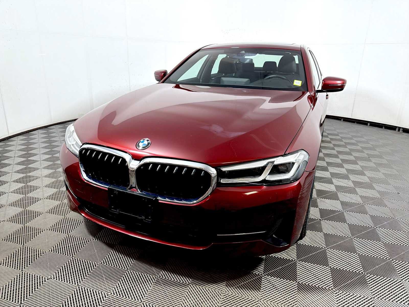 Used 2023 BMW 530i xDrive w/ Convenience Package AWD/4WD image 3