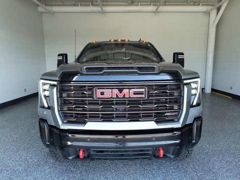 Used 2024 GMC Sierra 2500 AT4X AWD/4WD image 8