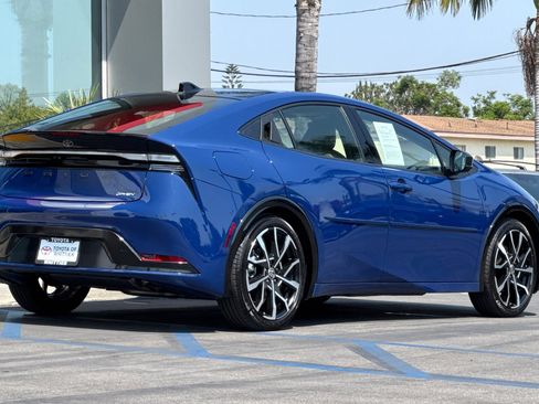 Certified 2025 Toyota Prius Plug-In Hybrid image 4