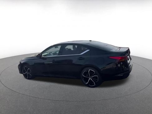 Used 2025 Nissan Altima 2.5 SR image 10