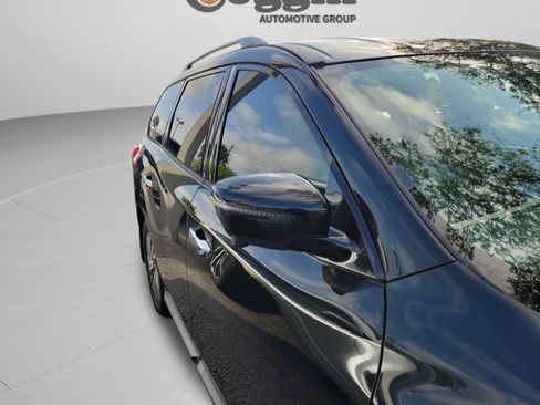 Used 2018 Nissan Pathfinder SL FWD image 10