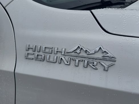 Used 2023 Chevrolet Suburban High Country image 11