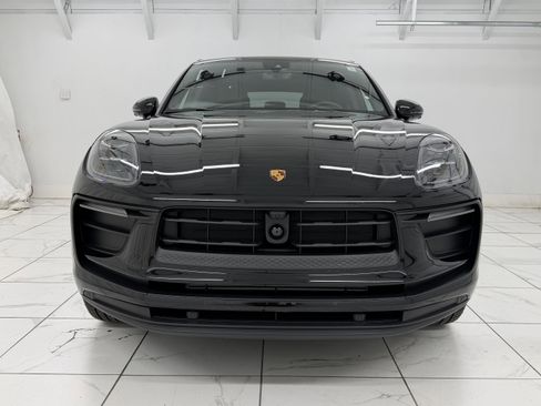 Certified 2026 Porsche Macan AWD/4WD image 9