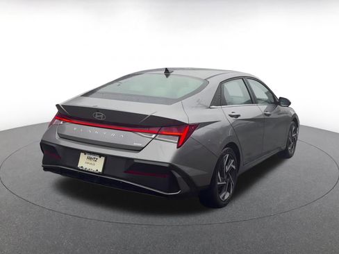 Used 2025 Hyundai Elantra Limited image 14