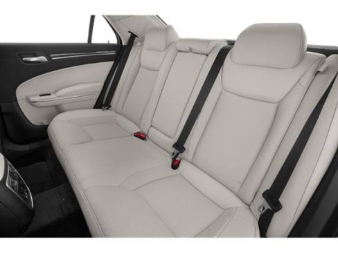 Used 2018 Chrysler 300 Limited RWD image 14