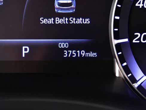 Used 2023 Toyota Highlander LE AWD/4WD image 18