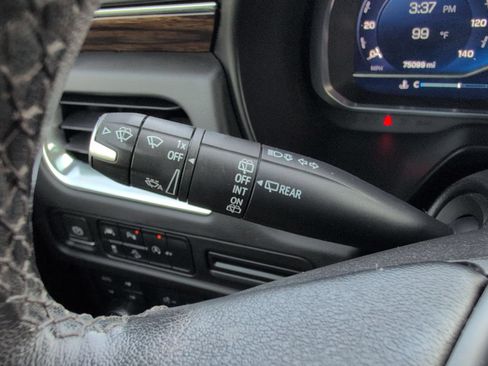 Used 2023 Chevrolet Suburban Premier AWD/4WD image 15