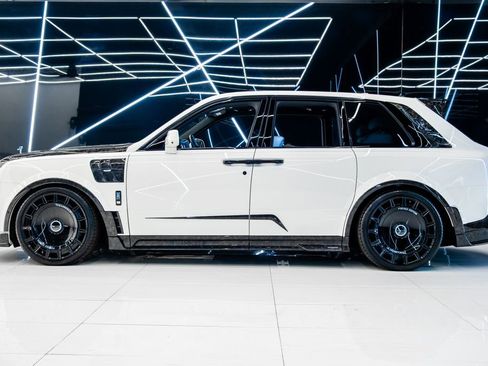 Used 2025 Rolls-Royce Cullinan AWD/4WD image 4