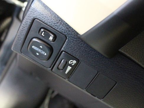 Used 2017 Toyota Corolla LE image 11