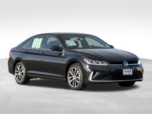 Used 2025 Volkswagen Jetta SE FWD image 7