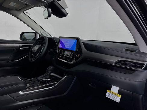 New 2026 Toyota Highlander Limited image 30