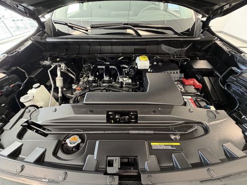 Used 2024 Nissan Pathfinder S image 58