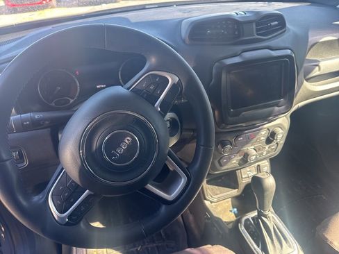 Used 2021 Jeep Renegade Latitude image 10