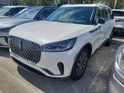 Certified 2025 Lincoln Aviator 2WD image 2