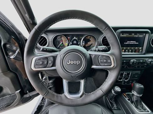 Used 2022 Jeep Wrangler Unlimited Sahara w/ Cold Weather Group AWD/4WD image 40