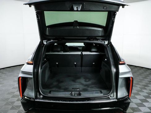 Certified 2024 Cadillac Lyriq Tech RWD image 30