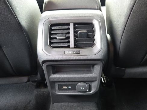 Used 2019 Volkswagen Tiguan SE image 18