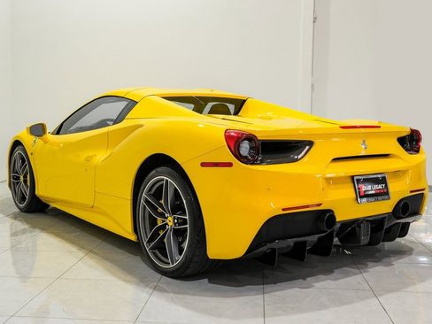 Used 2017 Ferrari 488 Spider image 15