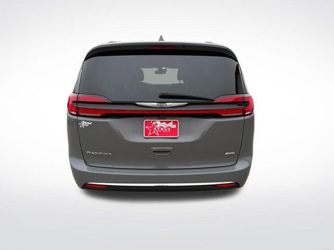 Used 2022 Chrysler Pacifica Touring AWD/4WD image 5