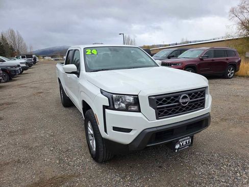 Used 2024 Nissan Frontier SV image 4