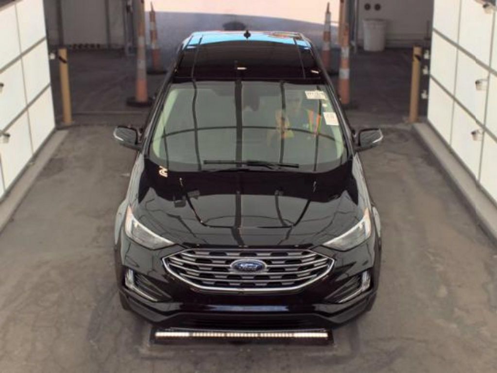 Used 2022 Ford Edge Titanium AWD/4WD image 2