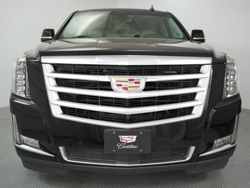 Used 2018 Cadillac Escalade Premium Luxury image 2