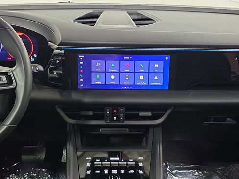 Certified 2025 Porsche Macan Electric image 16