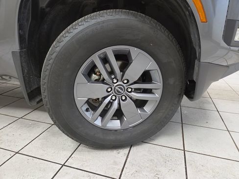 Used 2025 Nissan Frontier SV w/ SV Convenience Package AWD/4WD image 9