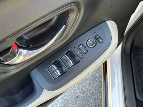 Used 2024 Honda HR-V EX-L image 19