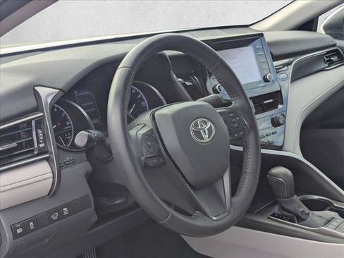 Used 2022 Toyota Camry SE w/ Convenience Package FWD image 9