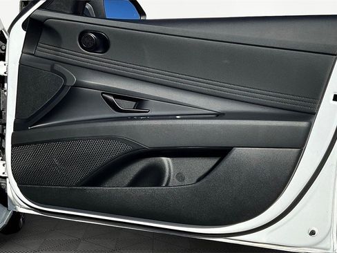 Certified 2025 Hyundai Elantra Sport image 24