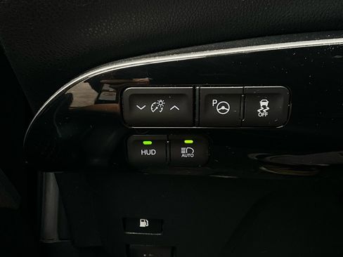 Used 2017 Toyota Prius Four w/ Premium Convenience Package image 21