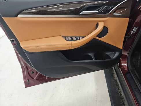 Certified 2025 BMW X4 xDrive30i image 9