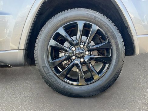 Used 2018 Jeep Grand Cherokee Altitude RWD image 28